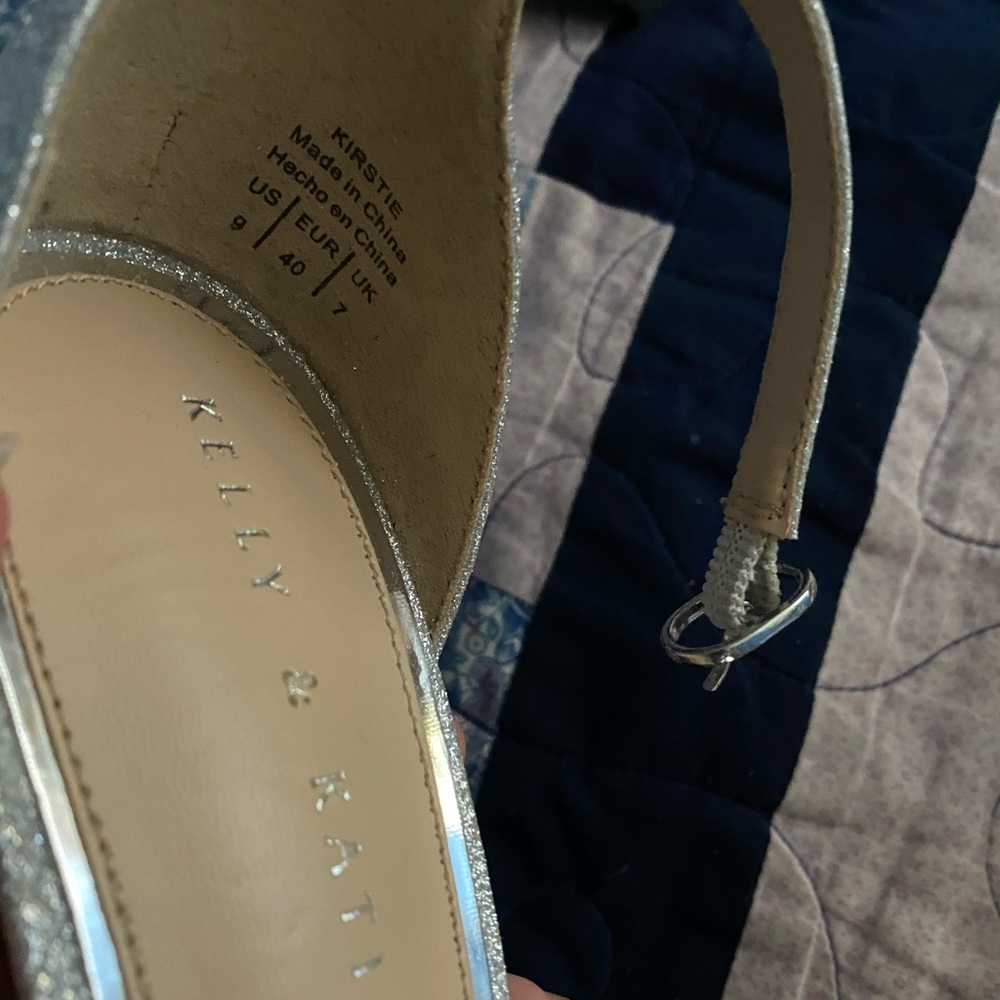 Silver heels - Picture 4 of 6